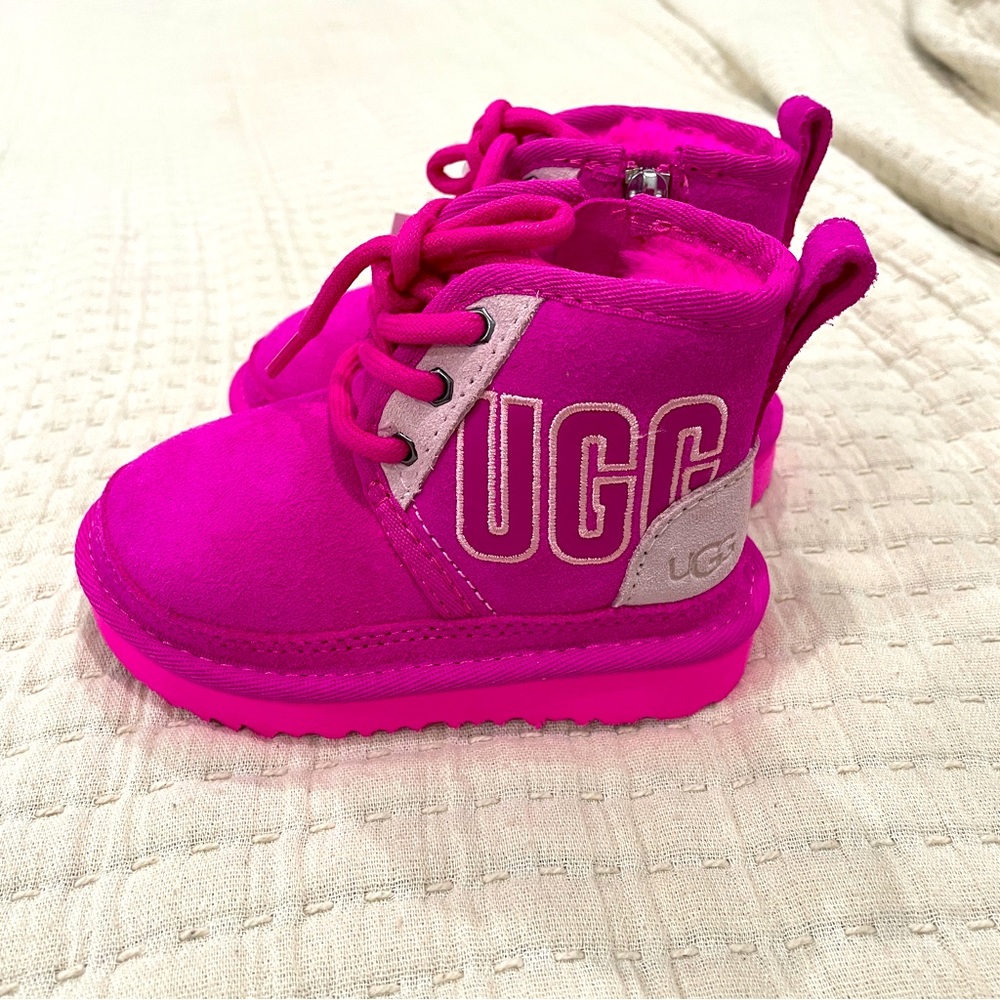NEW UGG Little Kids Girls Size 6 Neumel Graphic Outline Boot Pink Wool Interior